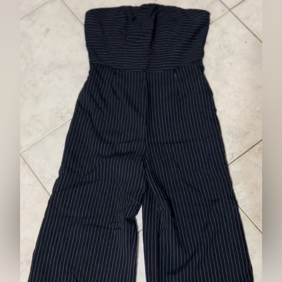 Forever 21 Romper/jumpsuit. The pictures do it no justice. - Picture 5 of 7